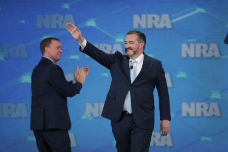 Ted Cruz, estrella de la convención de la NRA, celebrada en Houston, tres días después de la matanza