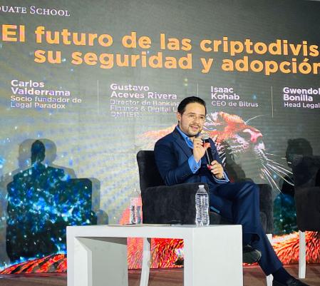 Carlos Valderrama, de Legal Paradox, called to open the adoption of technology in finance and the system of digital payments because it allows many benefits to individuals and companies.