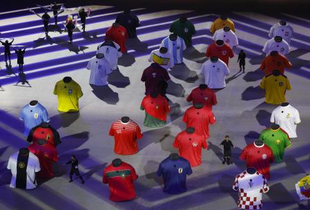 Artistas participan en la inauguración de la Copa Mundial de la FIFA Qatar 2022. La Copa Mundial de Qatar 2022 se llevará a cabo del 20 de noviembre al 18 de diciembre de 2022.