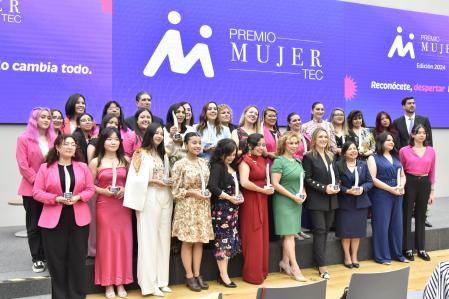 Ganadoras del Premio Mujer Tec 2024, durante la ceremonia que se llevó a cabo el 12 de marzo en el Campus Monterrey.