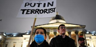 Ucranianos en Londres protestan contra la invasión rusa ordenada por Vladimir Putin contra Ucrania
