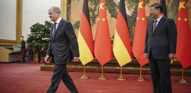 Olaf Scholz y Xi Jinping, durante la recepción al canciller alemán en Pekín, este viernes 4 de noviembre de 2022.