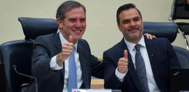 Lorenzo Córdova y Roberto Heycher, durante la sesión extraordinaria en el INE/Cuartoscuro