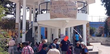 Una de las mesas para recabar firmas para la revocación de mandato del alcalde de Xochimilco