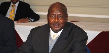Yoweri Musevini, presidente de Uganda, aprobó una polémica ley anti LGBT+