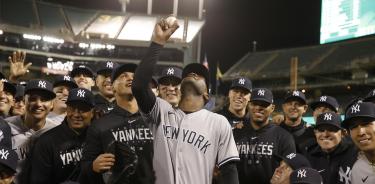 Lo Yankees de New York celebran la gran hazaña de Germán.