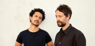 A Guillaume y Jonathan no sólo los une su proyecto musical y audiovisual, sino que además son primos.