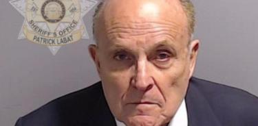 Rudolph Giuliani, fichado por la policía del condado de Fulton (Georgia), al igual que su cliente Trump