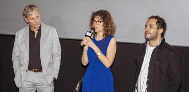 La realizadora mexicana Analeine Cal y Mayor en la presentación del filme junto a los productores Viggo Mortensen y Carlos Sosa