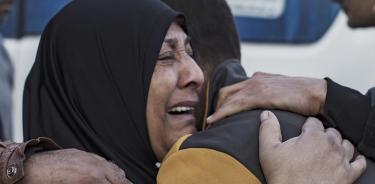 Una madre palestina lamenta su pérdida tras los embates israelíes en Gaza.