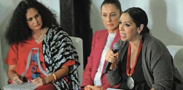 Susana Harp y Regina Orozco junto con la candidata de Morena en un encuentro en diciembre pasado.