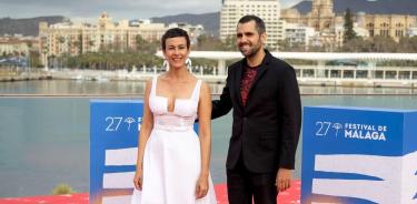 El cineasta cubano Alán González y la actriz Lola Amores en el Festival de Cine de Málaga.