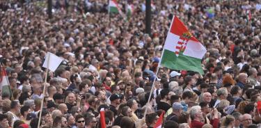 Húngaros en la manifestación antigubernamental anunciada por el abogado húngaro Peter Magyar