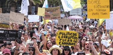 Miles participaron este sábado en una manifestación contra el turismo masivo bajo el lema “Canarias tiene un límite”