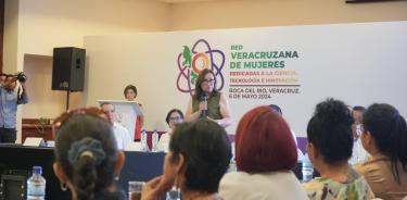 Rocío Nahle en su encuentro con mujeres científicas de Veracruz/