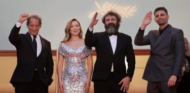 Vincent Lindon, Lea Seydoux, Quentin Dupieux y Raphael Quenard en la proyección de ‘Le deuxième acte’, película de apertura de Cannes.