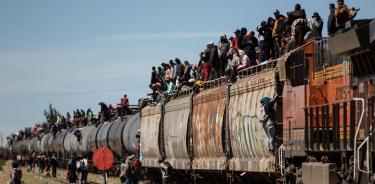 Migrantes estuvieron varados por varios días en Zacatecas, al decidir las autoridades ferrocarrileras no mover trenes para evitar un aumento en el éxodo migrante. /CUARTOSCURO/