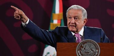 El presidente de México, Andrés Manuel López Obrador, habla durante su rueda de prensa matutina en el Palacio Nacional, este viernes.