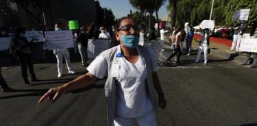 Protestas médicas por abasto y disputas sindicales, friccionan espera de la Fase III
