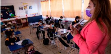 Profesores de Chile llaman a suspender clases por aumento de contagios