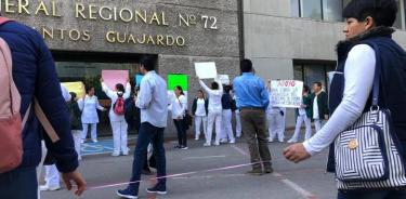Personal del IMSS protesta en Tlalnepantla  por falta de equipo contra el coronavirus