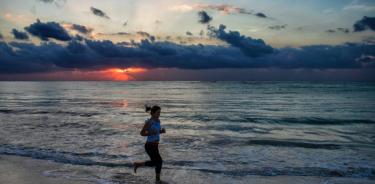 Playas de Cancún y Riviera Maya continuarán abiertas, pese a semáforo naranja