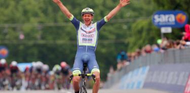 Victoria del holandés Van der Hoorn en tercera etapa del Giro de Italia