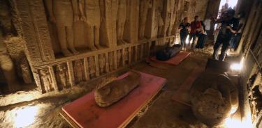 Egipto presenta 59 sarcófagos  de hace 2,600 años con sus momias intactas