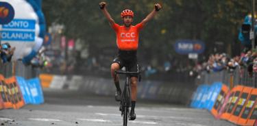 Acortan etapa 19 del Giro de Italia y triunfa Josef Cerny