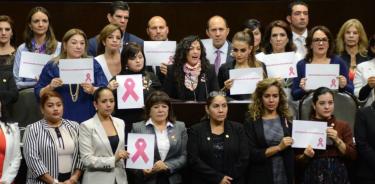 Entregan reconocimiento a la diputada Olga Sosa Ruiz por compromiso contra cáncer