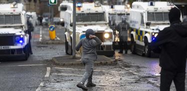 Pese a llamados a la calma, Irlanda del Norte suma la octava noche de disturbios