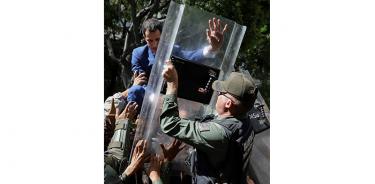 Maduro asesta un golpe parlamentario para impedir reelección de Guaidó