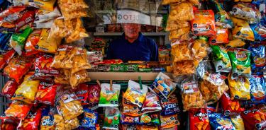 Morena ahora va por prohibir venta de comida chatarra a menores en todo el país