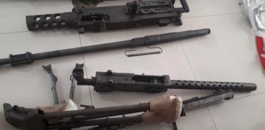 Cae en Lindavista mujer con arsenal de rifles que puede derribar aviones