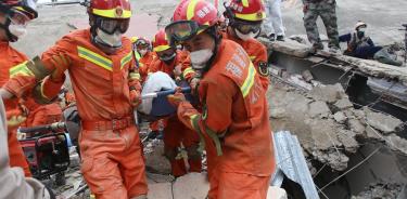 Sube a 10 personas fallecidas por derrumbe de hotel en China