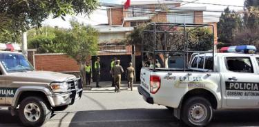 Arce dará salvoconductos a miembros del gobierno de Morales refugiados en la embajada de México