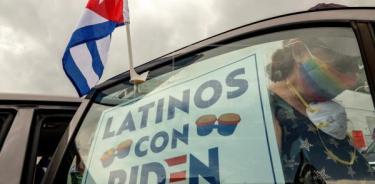 Crece la confianza de latinos en Biden; en Trump, sigue estancada