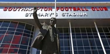 Southampton, primer equipo en reducir salarios en Inglaterra