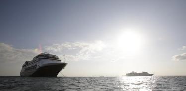 Comienza rescate de pasajeros de crucero anclado en costas de Panamá