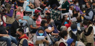 Entre desesperación y desinformación, así continúa la vacunación en Ecatepec