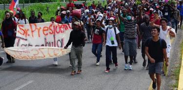 Caravana de migrantes sale desde el sur de México en dirección a EU