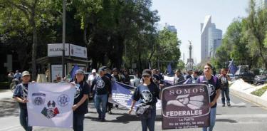 Policías federales liberan Reforma y llegan a la Estela de Luz