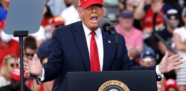 Trump corteja ahora a los latinos con la promesa de dos millones de empleos