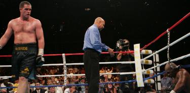 Evander Holyfield, de 58 años, peleará con McBride; se cayó la de Tyson