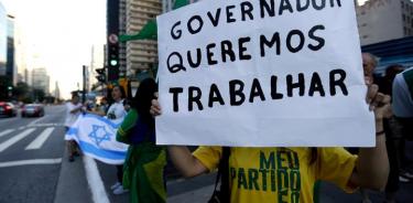 Seguidores de Bolsonaro rompen el confinamiento y piden acabar con la medida