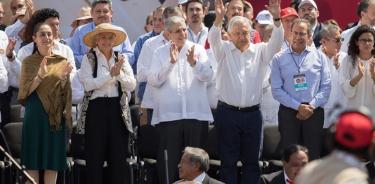 Promete López Obrador adaptar los contratos a la nueva reforma laboral