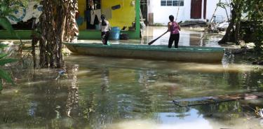 Senadores del PAN interponen denuncia penal contra AMLO por inundaciones en Tabasco