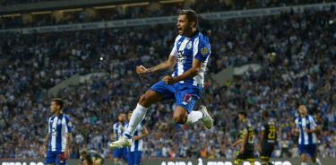 Tecatito Corona anota en la goleada del Porto 5-0 en su visita al Boavista