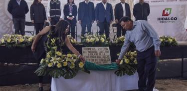 Colocan primera piedra del memorial en Tlahuelilpan