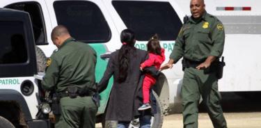 Juez de EU señala que separaciones de familias migrantes son discrecionales